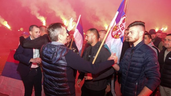 МИНИСТАР ГЛИШИЋ У ЉИГУ ДОЧЕКАО ХЕРОЈЕ СА КиМ: Свака част јунаци, тако се воли Србија!