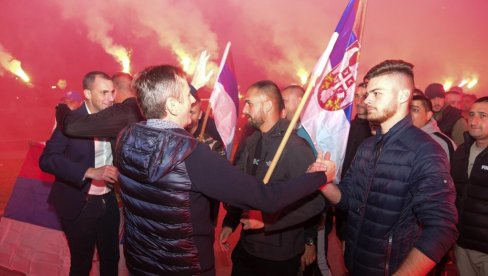 MINISTAR GLIŠIĆ U LJIGU DOČEKAO HEROJE SA KiM: Svaka čast junaci, tako se voli Srbija!