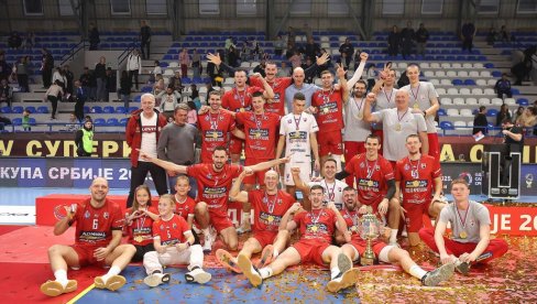 OK RADNIČKI KRAGUJEVAC OSVOJIO TREĆI TROFEJ U 2025! Prvi - u Superkupu Srbije (FOTO) OK RADNIČKI KRAGUJEVAC OSVOJIO TREĆI TROFEJ U 2025! Prvi - u Superkupu Srbije (FOTO)