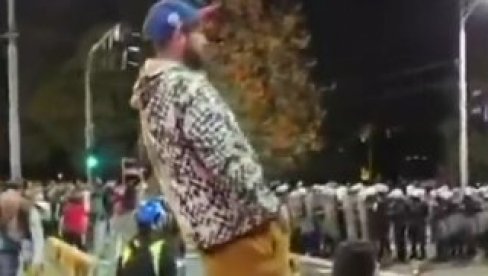 STEŽE SE OBRUČ OKO ZGUBIDANA: Policija uhapsila blokadera koji je mahao polnim organom u centru Beograda