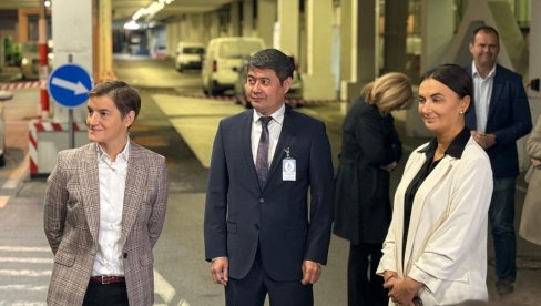 PRVI DIREKTAN LET IZ ASTANE STIGAO U BEOGRAD: Na aerodromu ga dočekala predsednica Skupštine Ana Brnabić (FOTO/VIDEO)