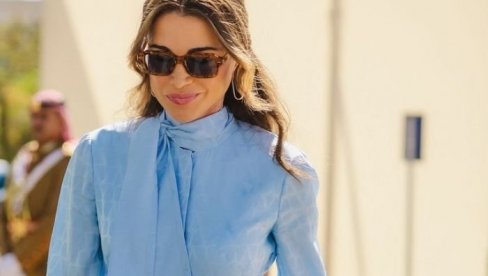 КРАЉИЦА РАНИЈА СЕ КУНЕ У ОВУ БОЈУ: Обукла хаљину која скида килограме и која стоји свакој жени! (ФОТО)