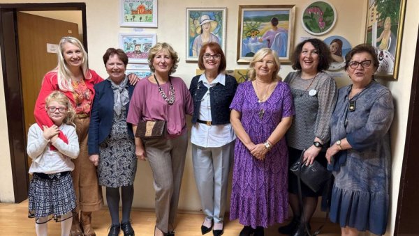 У УДРУЖЕЊУ КРАГУЈЕВЧАНА У БЕОГРАДУ ОТВОРЕНА ИЗЛОЖБА ТО САМ ЈА: Заједно сликају и радују се