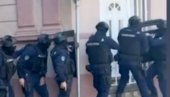 POGLEDAJTE - UHAPŠEN PLJAČKAŠ POŠTE U NOVOM SADU! Policija reagovala munjevito (VIDEO)