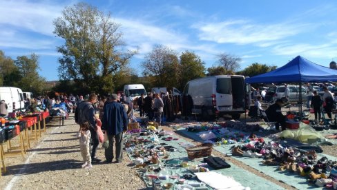 МИХОЉСКО ЛЕТО ОЖИВЕЛО БУВЉАК У ПОЖАРЕВЦУ, ПА ЈЕ СВАКА РОБА ПОНОВО МОГЛА ДА НАЂЕ СВОГ КУПЦА   Од нових казана до - бајатог хлеба