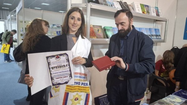 “ЗЛАТНО ПЕРО“ ЈОВАНИ ЖИВАДИНОВИЋ: Главна награда параћинској песникињи на међународном такмичењу