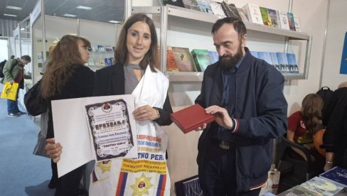 “ZLATNO PERO“ JOVANI ŽIVADINOVIĆ: Glavna nagrada paraćinskoj pesnikinji na međunarodnom takmičenju