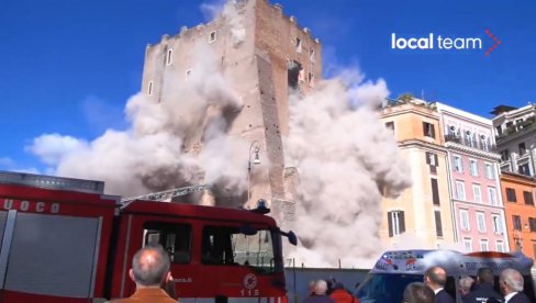 SRUŠIO SE DEO KONTIJEVE KULE BLIZU KOLOSEUMA: Kruže jezivi snimci iz Rima, više ljudi ostalo zatrpano pod ruševinama (VIDEO)