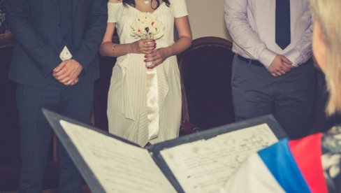 OPŠTA TUČA NA SVADBI U LESKOVUCI: Mlada na venčanju zadržala svoje PREZIME, svekar je opsovao - usledio HAOS