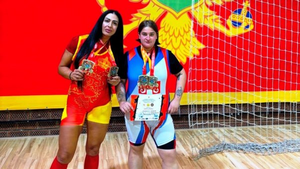 ДВА ЗЛАТА ЗА МАРИЈУ ЈОВАНОВИЋ: Српска дизачица тегова заблистала у Црној Гори (ФОТО)