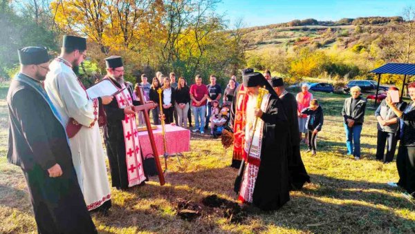 СЛОЖНИ МЕШТАНИ НАЈМАЊЕГ ПАРАЋИНСКОГ СЕЛА ЗАПОЧЕЛИ ИЗГРАДЊУ ЦРКВЕ   Радост у Голубовцу