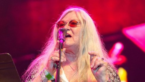 IZGUBILA BITKU SA RAKOM: Umrla pevačica grupe „Grateful Dead“