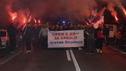 ДОМАЋИНСКИ ДОЧЕК У МЕЉАКУ ЗА ПЕШАКЕ ХЕРОЈЕ: На овај пут смо кренули да покажемо да смо за слогу и мир и нашу државу Србију (ФОТО))