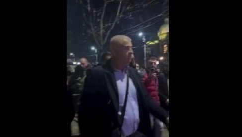 BLOKADERI POTVRDILI DA SU NAPALI PROFESORA RISTANOVIĆA: Šutnuli ga u leđa i vređali jer su mislili da je Ćaci