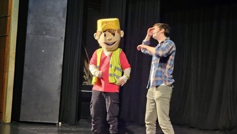 „PAŽLJIVKO“ EDUKOVAO NAJMLAĐE ŠKOLARCE: U Paraćinu edukacija dece iz bezbednosti u saobraćaju (FOTO)