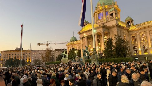 (UŽIVO) SRBI SA KOSMETA STIGLI U BEOGRAD: Sve spremno za doček ispred Narodne Skupštine (FOTO/VIDEO)