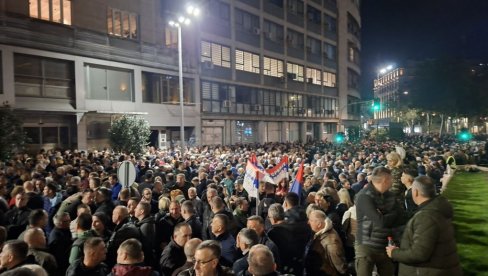 OGLASIO SE MUP: Srbe sa Kosova i Metohije dočekalo 50.000 ljudi