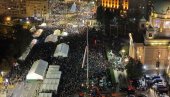 VELIČANSTVENA SLIKA! Ogroman broj ljudi dočekao Srbe sa Kosova i Metohije (FOTO)