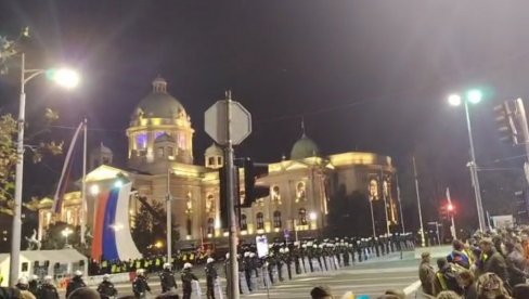 НАСТАВЉАЈУ ДА ЛАЖУ, ДА СИПАЈУ МРЖЊУ Брнабић: Када ћете да се зауставите?