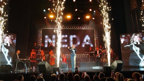SAMO JE NEBO IZNAD NAS: Neda Ukraden zasijala u punom sjaju na solističkom koncertu u Beogradu (FOTO)
