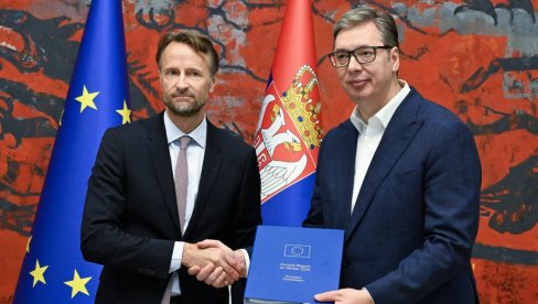 MOJE SRCE I GLAVA MI NE DAJU DA LAŽEM Vučić sa Bekeratom: Predsednik Srbije i ambasador EU obraćaju se javnosti (VIDEO)
