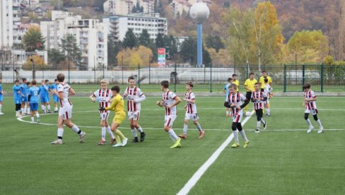 NOVI TEREN SA VEŠTAČKOM TRAVOM: Završeni radovi u Krčagovu