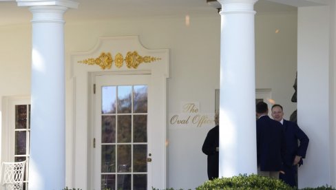 SVI GLEDAJU DETALJ NA BELOJ KUĆI: Tramp iznenadio novim potezom (FOTO)