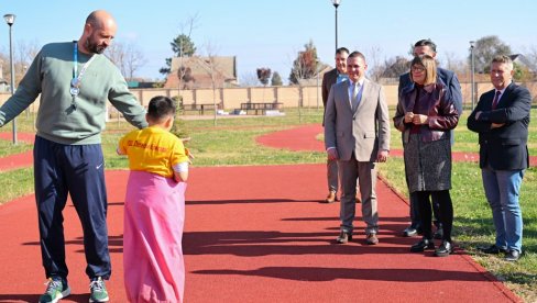 PREDSEDNICA POKRAJINSKE VLADE POSETILA KREATIVNI CENTAR „HERTELENDI“: Predstoji nova podrška programima boravka dece u toj us