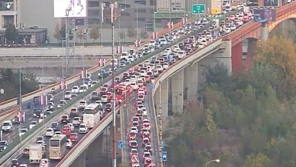 ГУЖВА У БЕОГРАДУ ВЕЋ КРЕНУЛА: Колапс на Газели и другим главним тачкама у граду (ФОТО)