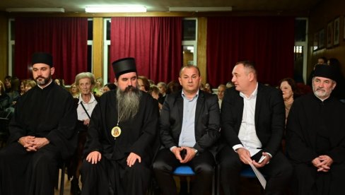 ĐACI SLAVU DONELI: Jubilej Srednje ekonomske škole u Loznici