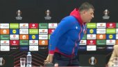 ШТА МУ БИ? Владан Милојевић грми на новинаре док са Маракане излази човек који му је забио нож у срце