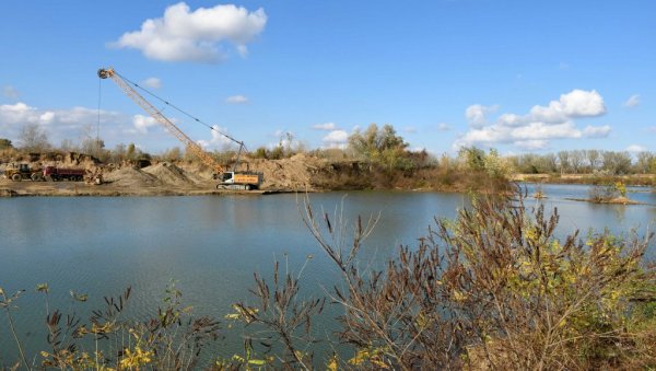 МУШКАРАЦ ДРУГИ ПУТ УХАПШЕН: Вадио шљунак из Велике Мораве упркос забрани, па поново завршио у полицији