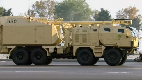 SRPSKA HAUBICA NORA B-52NG ZABLISTALA:  Vojna parada u Bakuu - Azerbejdžan prikazao moć i saveznike