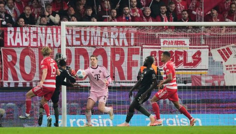 ЕВО ЈЕДНОГ СИГУРНОГ КЕЦА: Лавови безопасни на страни, Баварци стоодстотни код куће