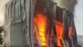 STRAVIČNA EKSPLOZIJA U SKLADIŠTU PARFEMA: Ima poginuih (UZNEMIRUJUĆI VIDEO)