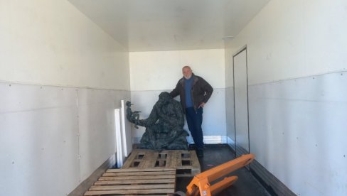 MЕЂАШИ КОД БИЈЕЉИНЕ ДОБИЈА СПОМЕНИК МАЈМУНУ: На радост, а не на штету деци