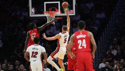 NIKOLA JOVIĆ DOMINIRAO! Partija karijere Srbina, kao da je Jokićev duh u njega ušao (VIDEO)