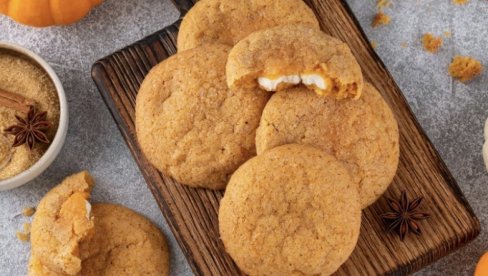 SAVRŠENI JESENJI KEKSIĆI MIRIŠU NA LJUBAV: Jedan sastojak menja sve, istopite ga i dodajte u smesu (RECEPT)