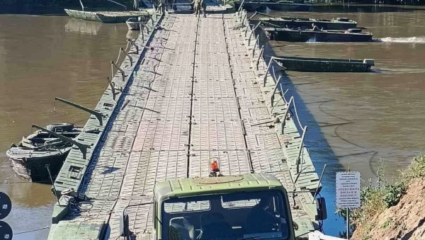 ЗАТВОРЕН ПОНТОНСКИ МОСТ НА УЛАЗУ У СВИЛАЈНАЦ: Разлог – повећан водостај Велике Мораве