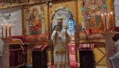 ОБЕЛЕЖЕНА ХРАМОВНА СЛАВА ПЕЋКЕ ПАТРИЈАРШИЈЕ: Литугрију служио епископ новобрдски Иларион у пристуству верног народа (ФОТО)