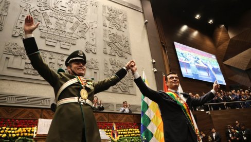 NOVA ERA U BOLIVIJI: Paz položio zakletvu, Milej u prvom redu (FOTO)