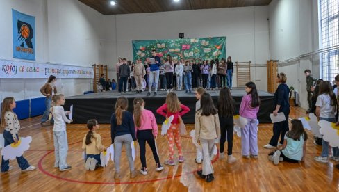 ПОД АВАЛОМ УЧЕ ВЕЋ ДВА ВЕКА: Вождовачка основна школа Вук Караџић у Рипњу обележила значајан јубилеј