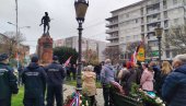 VENCI NA SPOMENIK POBEDNIKU: U Paraćinu na tradicionalni način obeležen Dan primirja (FOTO)