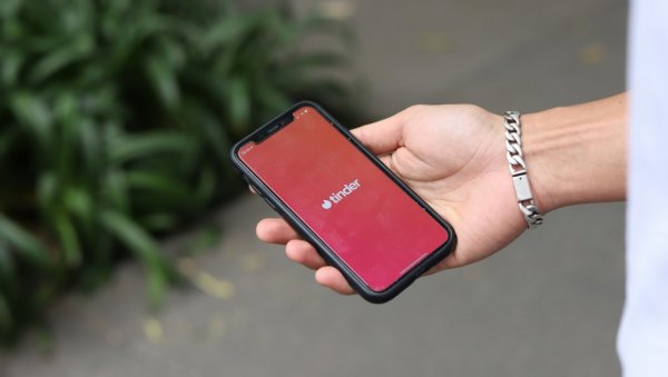 СТИЖЕ ПРАВОСЛАВНИ ТИНДЕР: Москва покреће нову апликацију