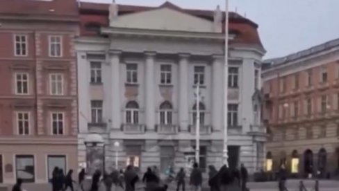 ХРВАТИ СЕ ПОБИЛИ У ЗАГРЕБУ: Туча навијача Динама и Хадука, Бед блу бојса и Торциде Сплит (ВИДЕО)