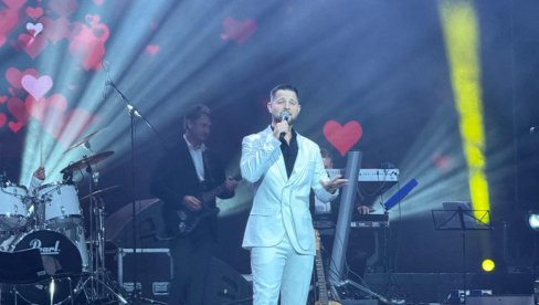 VEČE PUNO EMOCIJA I MLADALAČKE ENERGIJE: Benjamin Kličić prvi gost Halida Muslimovića (FOTO/VIDEO)