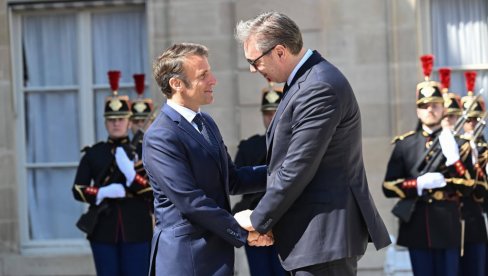 VUČIĆ SA MAKRONOM U PALATI U PARIZU: Radna večera počinje u 20:45 sati, razgovaraće se o važnim temama