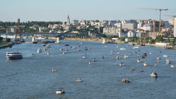 БЕОГРАДСКИ КАРНЕВАЛ БРОДОВА: Град који живи уз своје реке