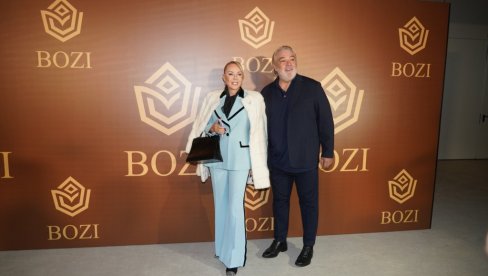 GLAMUR KOJI SE RETKO VIĐA: Lepa Brena i Boba Živojinović organizovali nezaboravnu modnu reviju (FOTO)