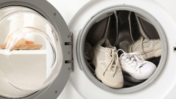 КАКО ДА ОПЕРЕМО ПАТИКЕ У ВЕШ МАШИНИ, А ДА ИХ НЕ ОШТЕТИМО? Цаке које ће вам много значити